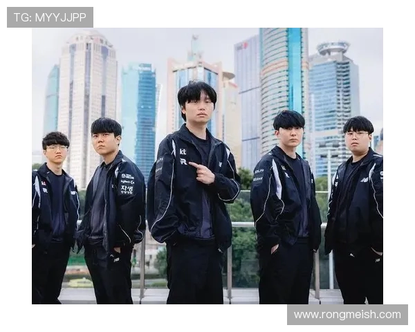 Aiming晒23KT合影久别重聚赛场情怀少1人仍是核心